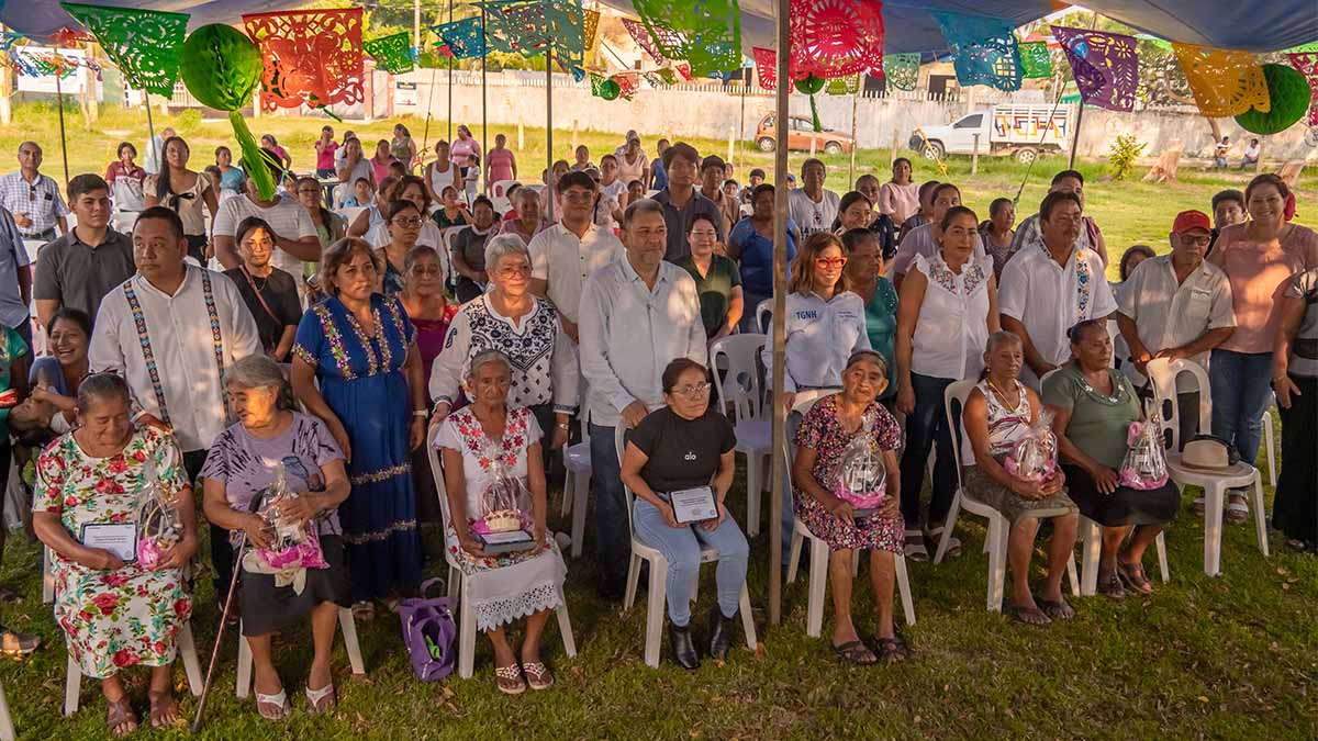 En el evento estuvo el divulgador cultural Bulmaro Ju&aacute;rez, quien ofreci&oacute; una conferencia sobre la cosmovisi&oacute;n ind&iacute;gena, aport&oacute; profundidad y reflexi&oacute;n al evento.