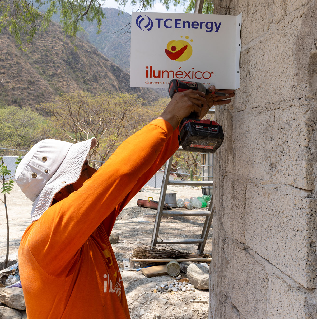 Adem&aacute;s de los paneles, TC Energ&iacute;a don&oacute; los materiales, la mano de obra y se compromete a subsidiar, durante cinco a&ntilde;os, la mayor parte del costo mensual de mantenimiento de estos sistemas.