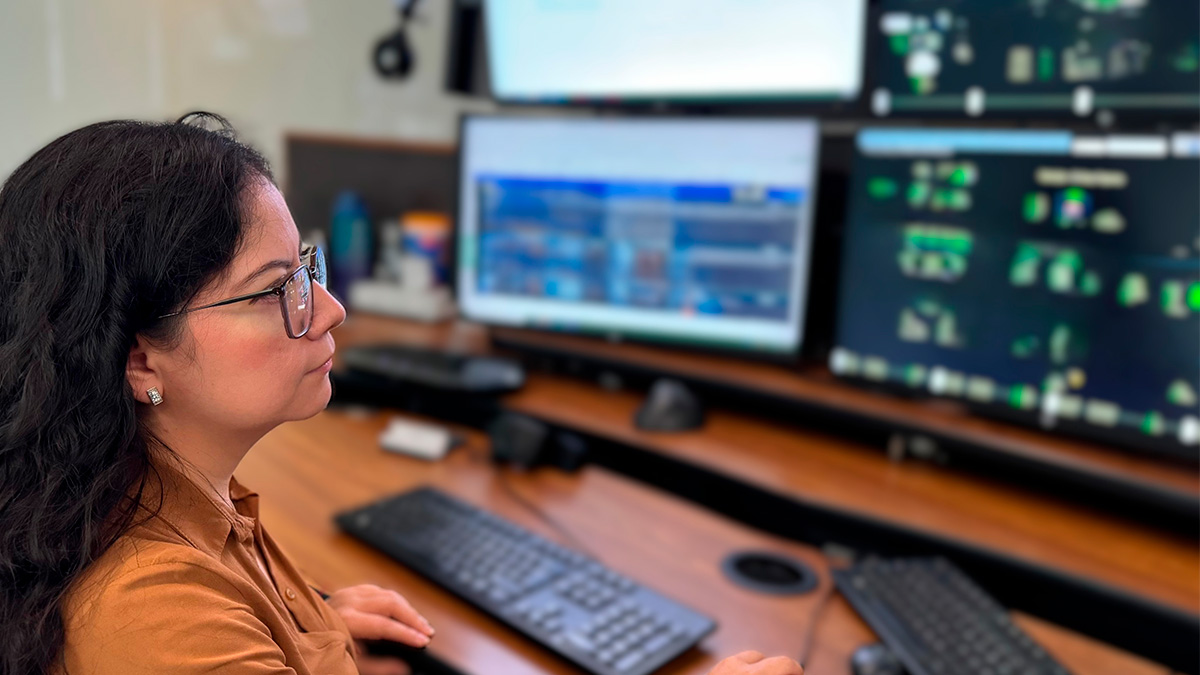 Luc&iacute;a coordina el env&iacute;o de gas natural para que llegue a donde se necesita, en tiempo.y forma